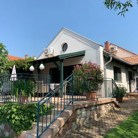 Holiday home Mandula House